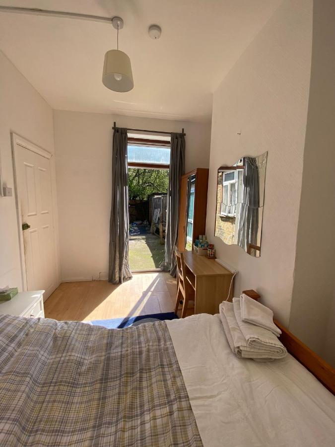 Homestay Near Tottenham Hotspur Stadium London Bagian luar foto