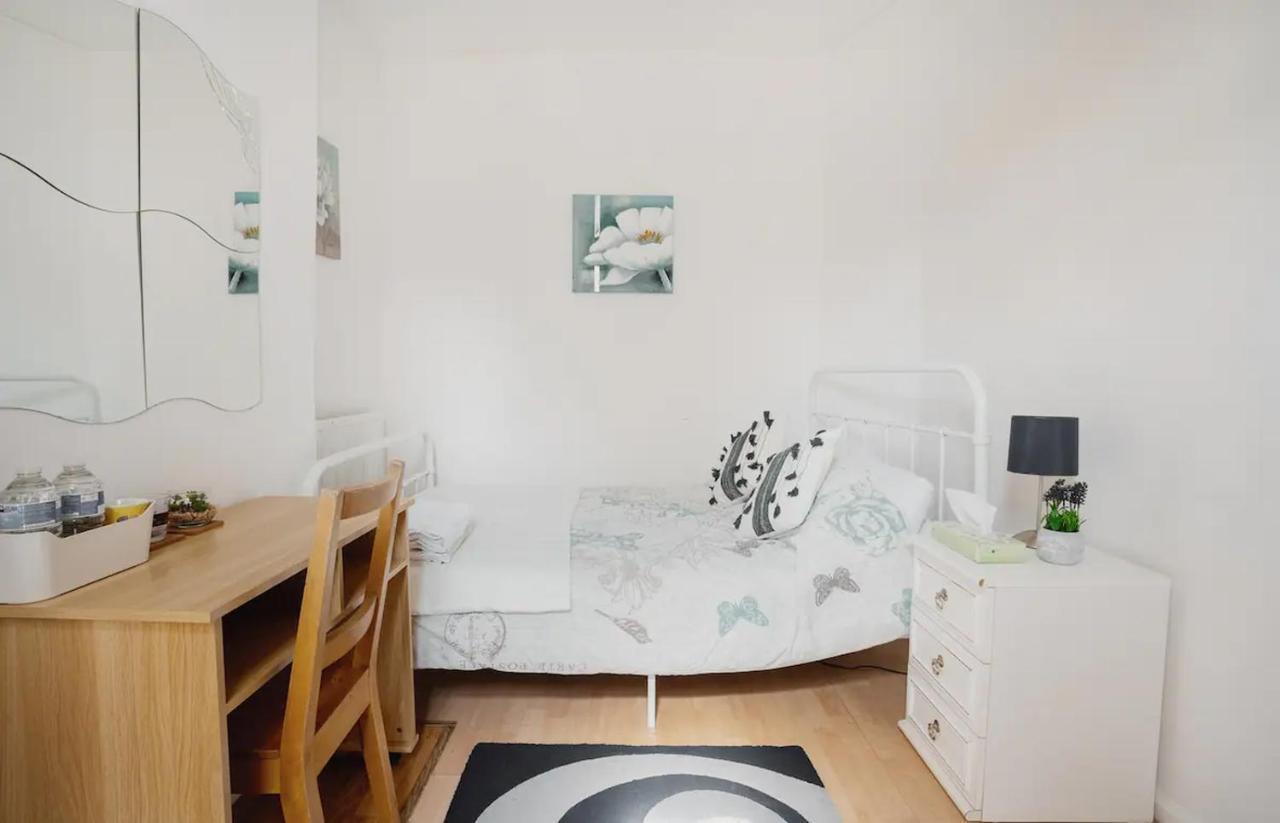 Homestay Near Tottenham Hotspur Stadium London Bagian luar foto