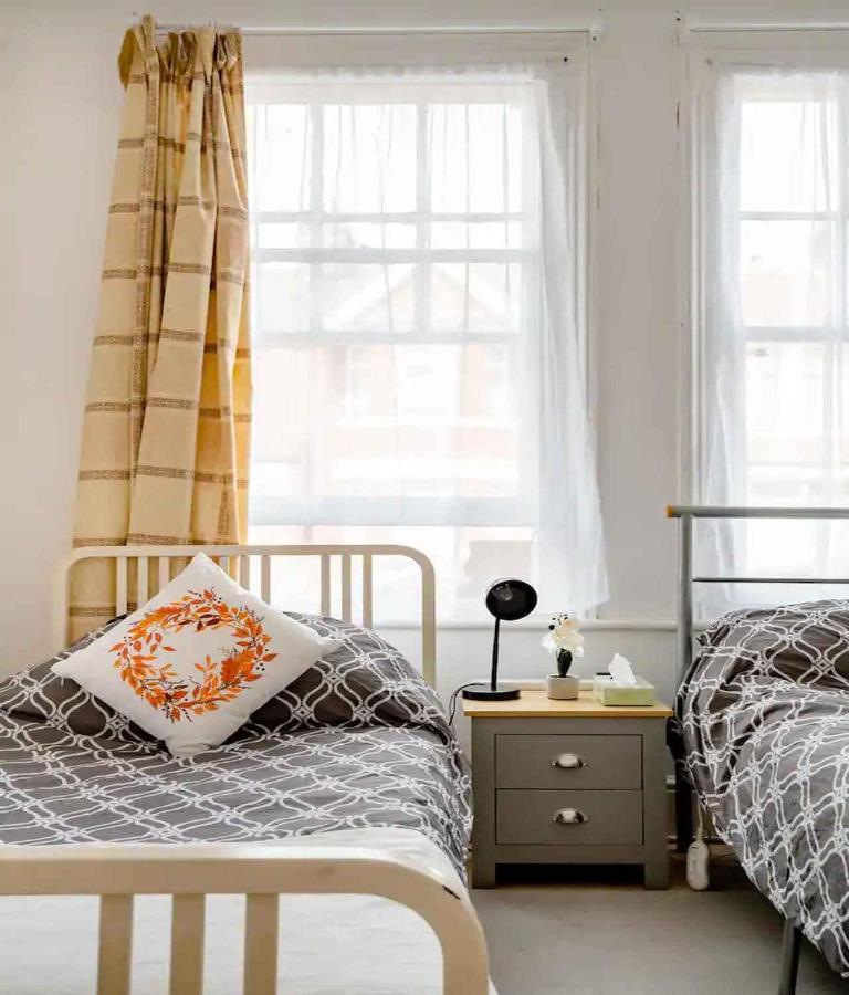 Homestay Near Tottenham Hotspur Stadium London Bagian luar foto
