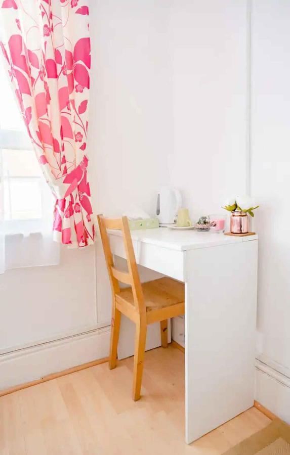 Homestay Near Tottenham Hotspur Stadium London Bagian luar foto
