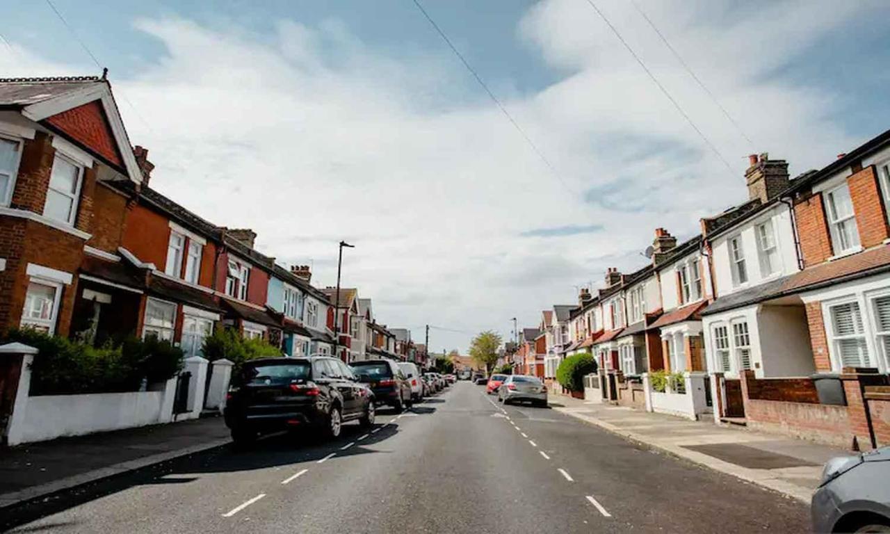 Homestay Near Tottenham Hotspur Stadium London Bagian luar foto