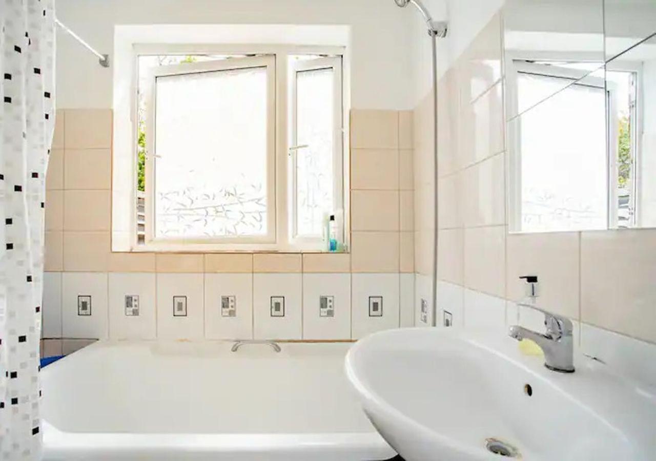 Homestay Near Tottenham Hotspur Stadium London Bagian luar foto