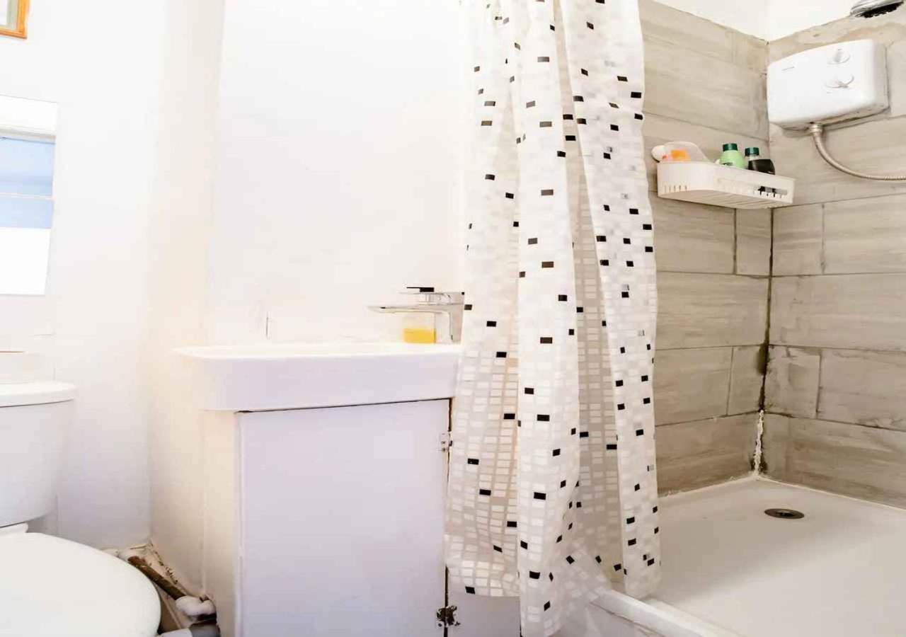 Homestay Near Tottenham Hotspur Stadium London Bagian luar foto